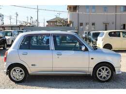 ☆男性も女性も様になるデザインです！一目見ただけで、この魅惑的なボディーが存在感を放っていることが分かって頂けると思います。