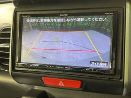 【バックカメラ】駐車時に後方がリアルタイム映像で確認できます。大型商業施設や立体駐車場での駐車時や、夜間のバック時に大活躍！運転スキルに関わらず、今や必須となった装備のひとつです！