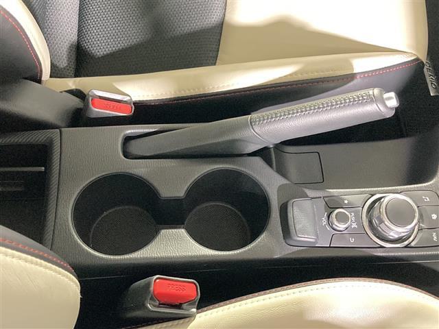 【運転席操作部】『運転席周辺の装備』の画像になります。快適なドライブを楽しむための機能が装備されています！運転席から触れるので使いやすいです！