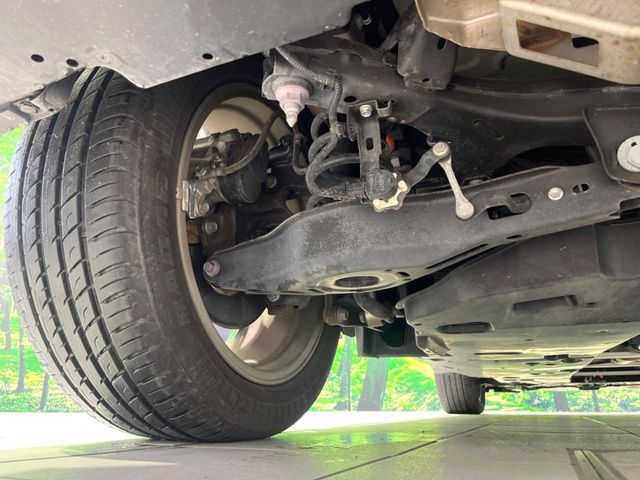 お車を安心してお乗りいただく為には、足回りの定期点検が欠かせません。サービスサポート（有償保証）では無料点検もご提供しており、安心のカーライフをお過ごしいただけるサポート体制が整っています。