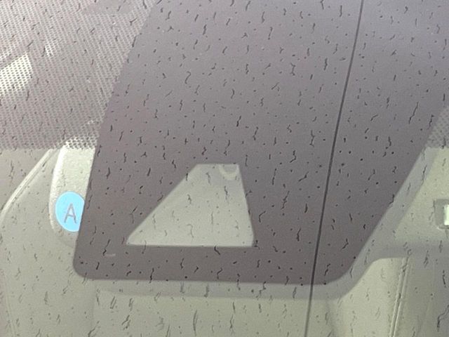 【トヨタセーフティセンス】走行中に前方の車両等を認識し、衝突しそうな時は警報とブレーキで衝突回避と被害軽減をアシスト。より安全にドライブをお楽しみいただけます。