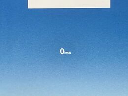 ●ヘッドアップディスプレイ：現在の速度や走行情報をデジタル表示で運転席前方のガラスに投影！運転中、視線をずらさず必要な情報を確認できるのでとっても便利で安心！