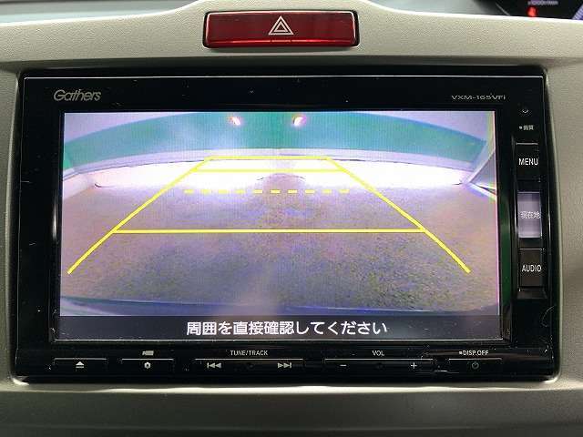 バックカメラがついて後方確認が簡単にできます！苦手としている車庫入れ等も安心して出来ますね！凄く需要の高い装備ですので、最初から付いていれば言う事なしですよね！？