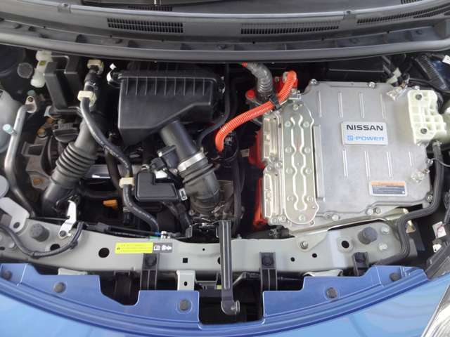 エンジンルームです！普段のメンテナンスはもちろん、定期点検や整備、車検まで全てお任せいただけますので、ご安心ください！