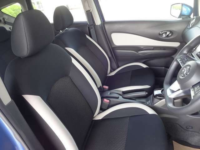 運転席シート画像になります。