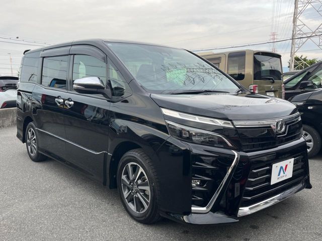 大好評のボディコーティング「弾スプラッシュコート」もご納車までに施工可能。通常のガラスコートと異なる、耐久年数6年の無機質ガラスコーティングが、ボディをキレイな状態に保ってくれます。