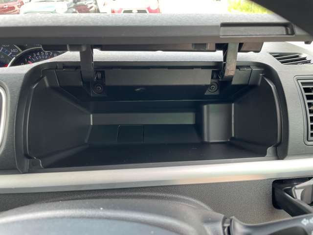 修理、板金、車検もお任せ下さい！納車後に困った事があれば、いつでもご相談下さい！