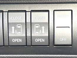 【両側パワースライドドア】スマートキーや運転席のスイッチで後席両側スライドドアの開閉が可能♪電動だから力を入れてドアを開ける必要が無く、小さなお子様でも簡単に開け閉めでき快適です♪