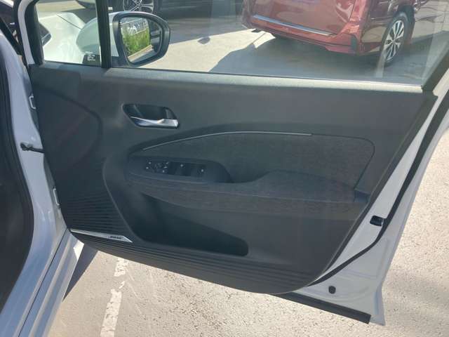 ドアの内張りの状態もきれいです