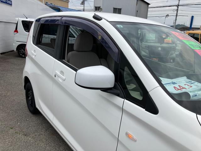 ドアミラーは運転者がミラーの調整可能な電動格納式リモコンドアミラーを装備！