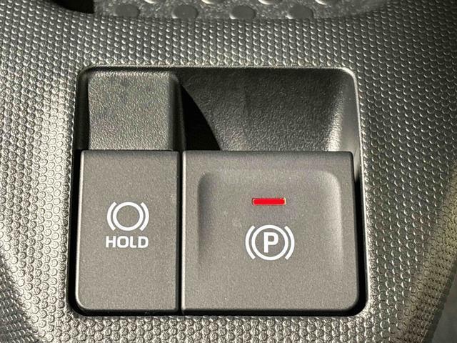指先だけで簡単に操作が可能な電動パーキングブレーキを採用。「HOLD」スイッチを押すと、渋滞や信号待ちなどでブレーキペダルから足を離しても、ブレーキを保持するので安心です
