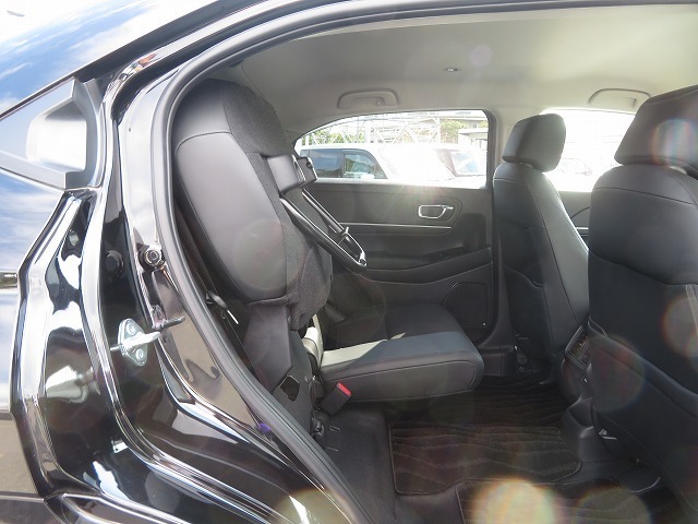 チップアップ＆ダイブダウン機構付きリアシート♪リア席の座面を跳ね上げると横にしたくない荷物を積み込める荷室には早変わり♪♪多彩な収納アレンジが可能です♪♪