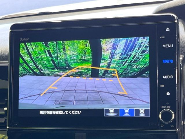 【バックカメラ】駐車時に後方がリアルタイム映像で確認できます。大型商業施設や立体駐車場での駐車時や、夜間のバック時に大活躍！運転スキルに関わらず、今や必須となった装備のひとつです！