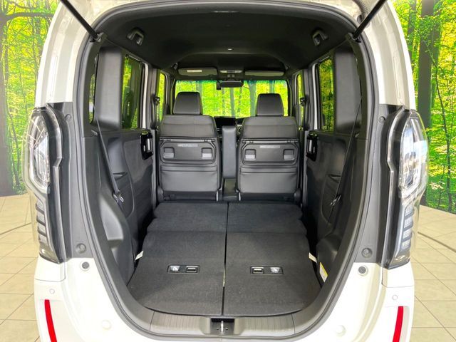 普段のお買い物や通勤、送迎等に十分な荷室スペースを確保しております。セカンドシートを倒すと、大きな荷物の積載も可能です♪