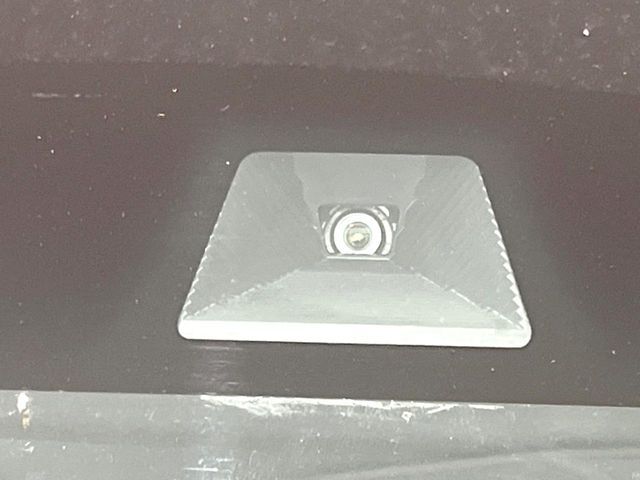 【ホンダセンシング】走行中に前方の車両等を認識し、衝突しそうな時は警報とブレーキで衝突回避と被害軽減をアシスト。より安全にドライブをお楽しみいただけます。