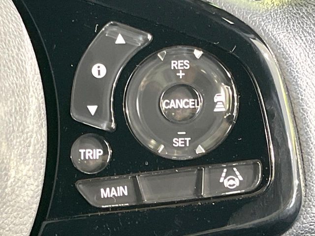 【アダプティブクルーズコントロール】高速道路での長距離走行が楽に！！自動で速度を保つクルーズコントロールが、衝突軽減システムと連携し、前方の車両を感知して車間を保つように速度調節してくれます！！