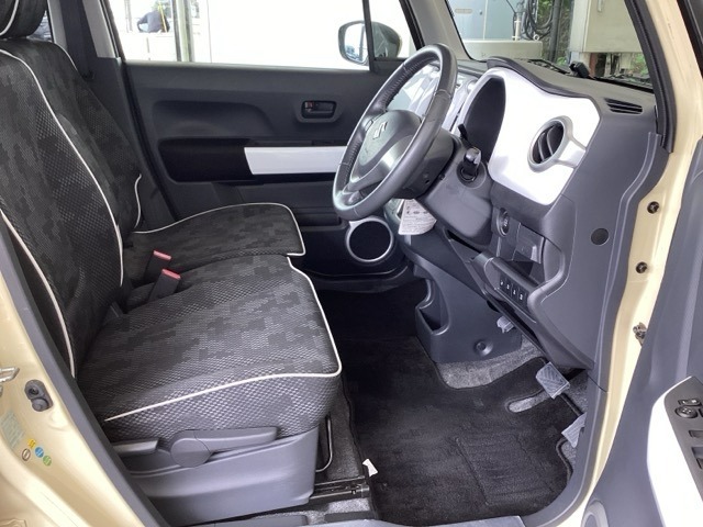 シートはフィット性も良く、楽な運転姿勢を保てます。
