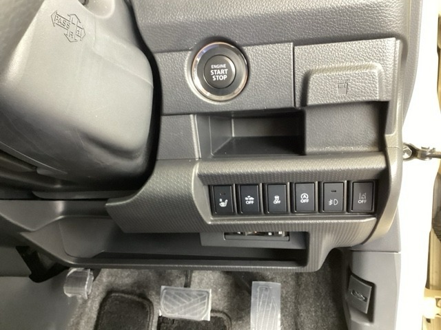 先進の安全装備がついています。詳しい装備内容、仕様等につきましてはスタッフにお問合せ下さい。