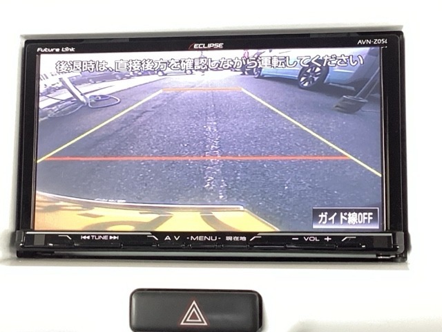 ルームミラーやサイドミラーだけではカバーできない、後方の視界を【リアカメラ】がサポートします。