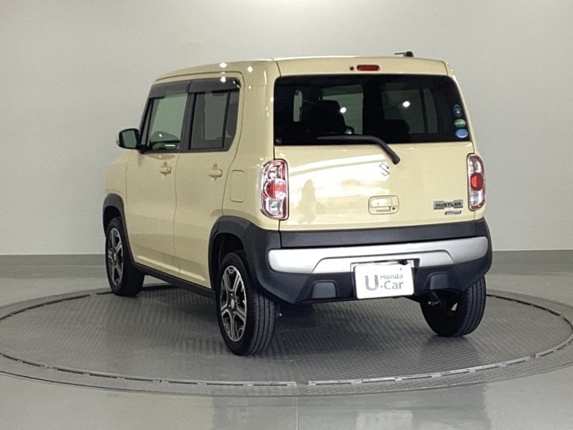 エンジン・ミッション等の主要機関から車内の快適装備、オイル等の消耗品に至るまで、国家整備士が点検整備を行います。