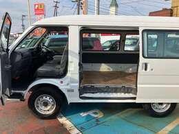 当店では、自社で仕入れした厳選車両を、多数展示しております。リーズナブルなお車を多数在庫しております。掘り出し物を探しにいらしてください。