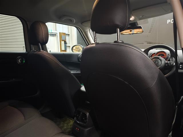 安心してカーライフを始めていただく事ができるよう、納車前にディーラー整備工場もしくは熟練メカニックが在籍する整備工場にて点検を行ない、必要な整備を実施致します。