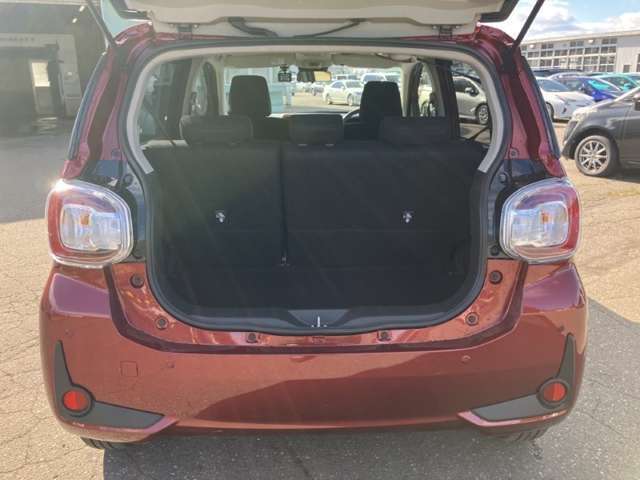 トランクは開口部が大きく荷物も楽々入ります！週末のお買い物にも便利です！