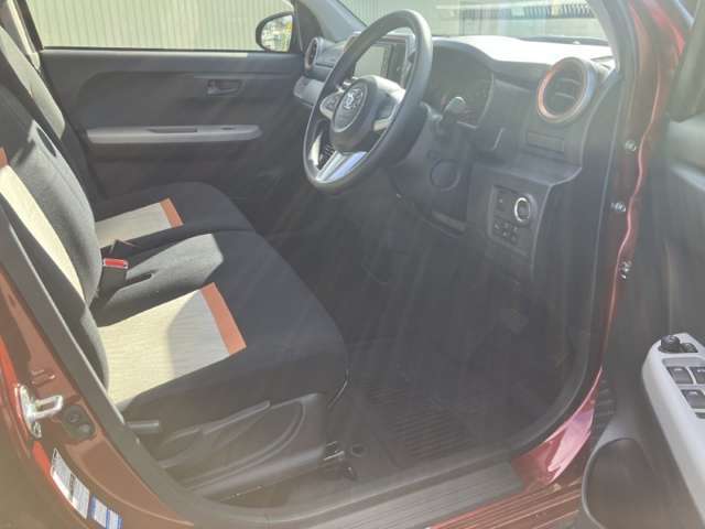 ベンチシートでおしゃれなデザインです！乗り心地が良く体が沈み込まないので、乗り降りもしやすいです！