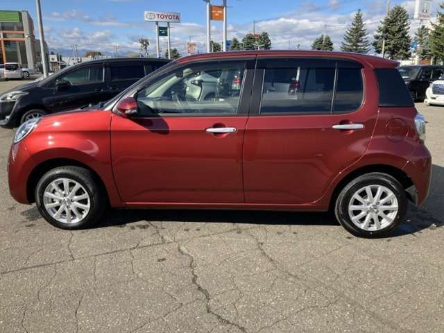 トヨタ車をメインに、人気のハイブリッド車はもちろん、軽自動車からコンパクトカー、ミニバン、SUVなど様々な車種をご用意しております！展示車価格は支払総額表示ですのでご安心ください！