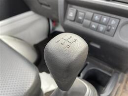 こちらセンターコンソール周りの写真になります！中古車なので、若干のスレ・汚れ等はありますが、概ね問題ない状態です！一度お客様の目でご確認いただければ幸いです！お問い合わせもお待ちしております！