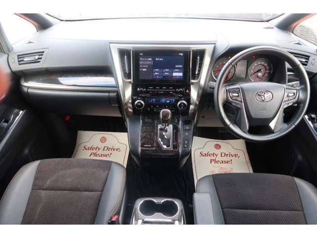 在庫車は店舗を移動している場合がございますので、御来店前に在庫の確認をして頂きます事をお勧めいたしております。