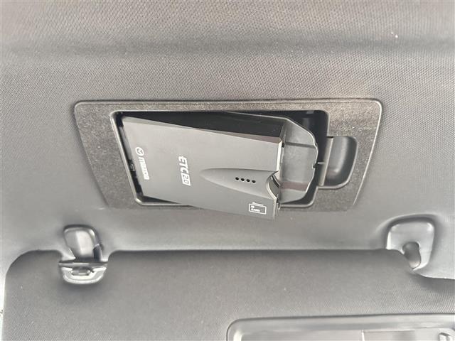 【ETC2.0（DSRC）】ETCカードを挿入すれば料金所はノンストップで通過できます。ETC限定の割引や、高速道路の情報提供サービスを利用できます。