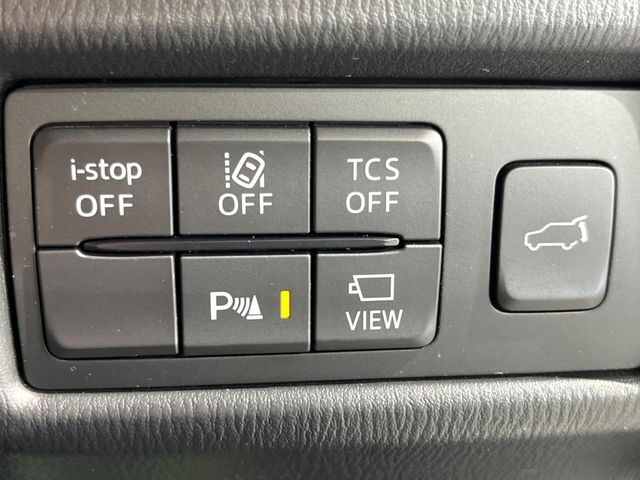 【パワーバックドア】スマートキーや運転席のボタンを押すだけでリアゲートが自動で開閉します！荷物を持っている時や、高い位置にあるバックドアを閉める際に便利な機能です♪
