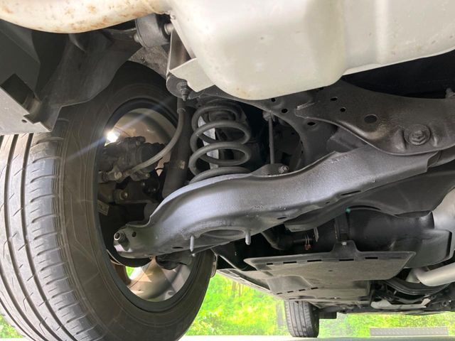 お車を安心してお乗りいただく為には、足回りの定期点検が欠かせません。サービスサポート（有償保証）では無料点検もご提供しており、安心のカーライフをお過ごしいただけるサポート体制が整っています。