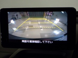 バックカメラの画像です。ガイドラインがスムースな車庫入れをサポートいたします！車庫入れの安心感がアップしますね☆