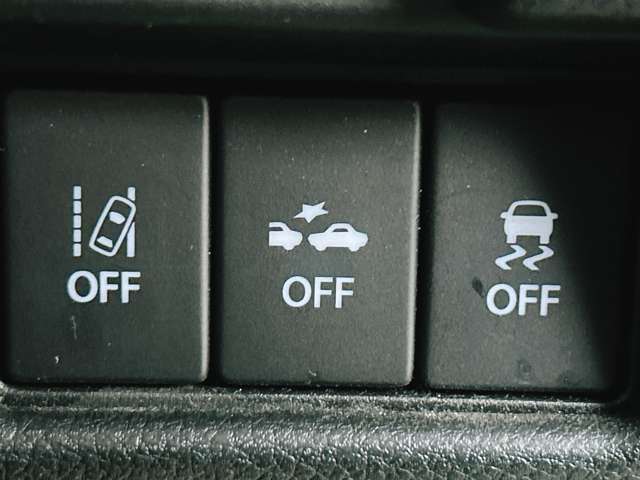 【衝突軽減装置】走行中に前方の車両等を認識し、衝突しそうな時は警報とブレーキで衝突回避と被害軽減をアシスト。より安全にドライブをお楽しみいただけます。