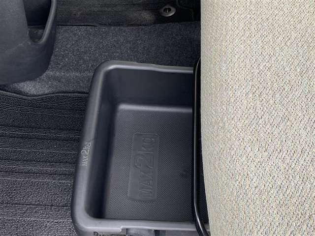 シートアンダートレイ