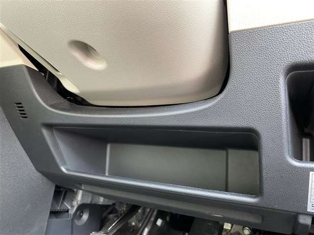 ステアリング下収納