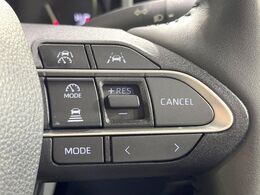 【レーダークルーズコントロール】高速道路での長距離走行が楽に！！自動で速度を保つクルーズコントロールが、衝突軽減システムと連携し、前方の車両を感知して車間を保つように速度調節してくれます！！