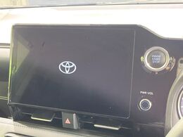 【ナビ機能付きディスプレイオーディオ】ナビ機能搭載の他、お持ちのスマートフォンと連携して、ナビやbluetoothでの音楽再生が可能です♪デザインはもちろん操作性も良好！