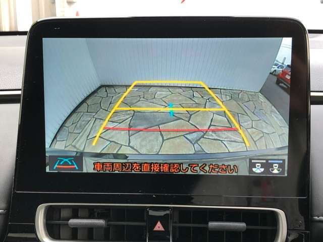 バックガイドモニター装着車は後退時の強い味方です！車庫入れや縦列駐車の際、後退操作の参考になるガイドラインをナビ画面に表示します。