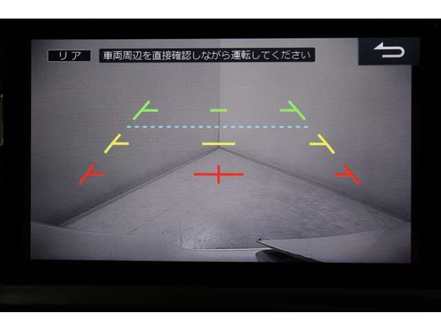 バックカメラで後方確認もバッチリ！