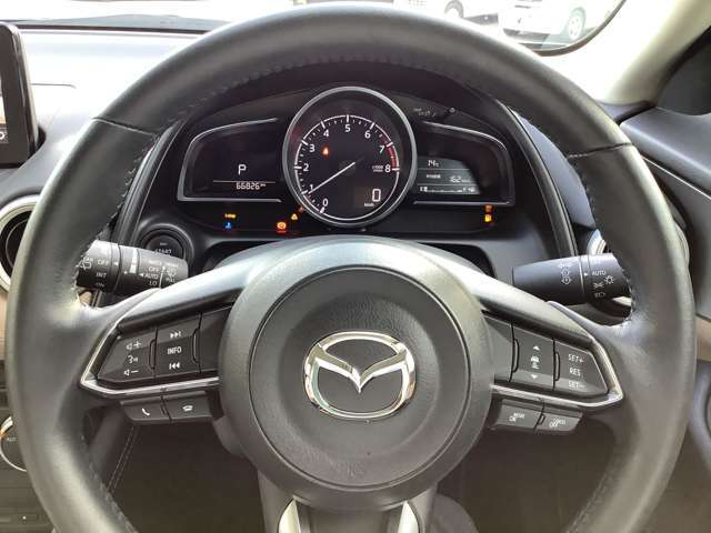 手になじむ革巻きハンドル！