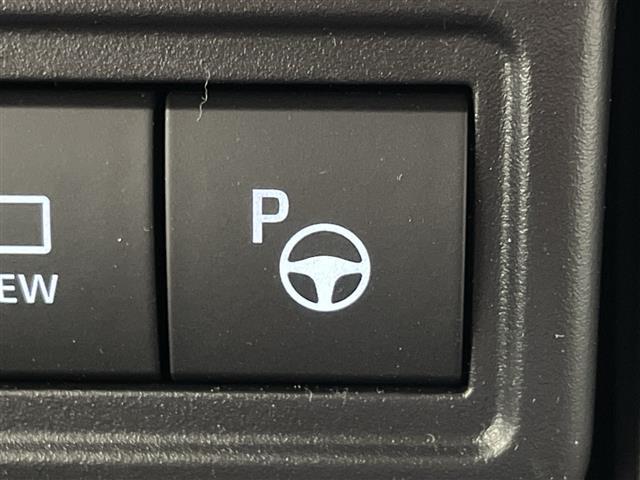 【アドバンストパーク】駐車するスペースの横に停車後、スイッチを押すだけで、システムがステアリング・シフト・アクセル・ブレーキを操作し、駐車を完了させます！機能には限界があるためご注意ください。