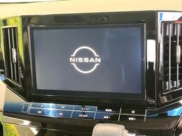 【純正8型ナビ】人気の純正ナビを装備しております。ナビの使いやすさはもちろん、オーディオ機能も充実！キャンプや旅行はもちろん、通勤や買い物など普段のドライブも楽しくなるはず♪