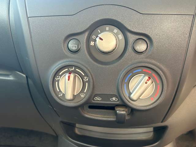 操作しやすいエアコンパネルとなります！