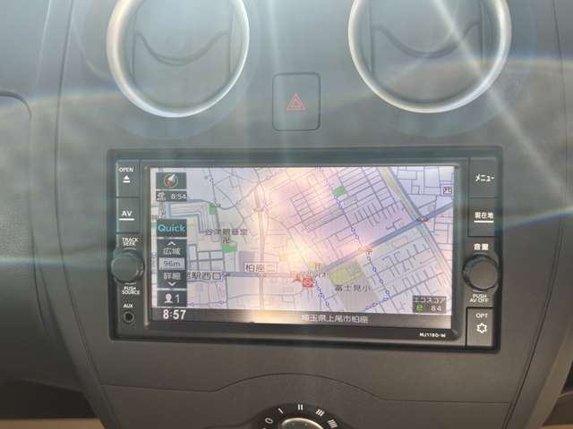 純正のメモリーナビ搭載です。初めての場所でも安心ですね♪