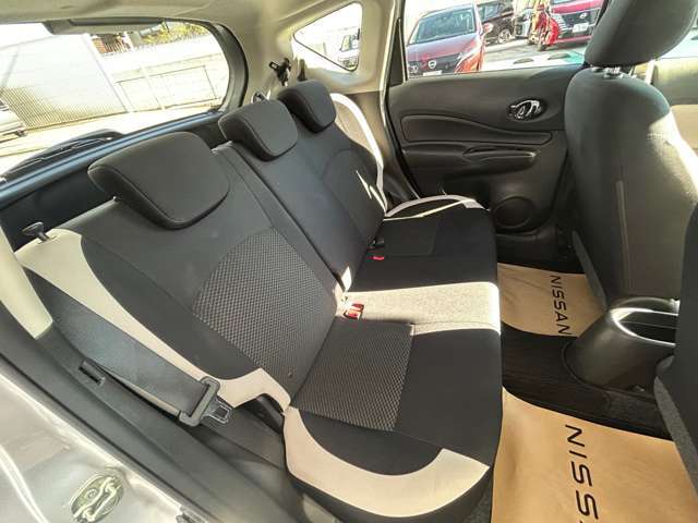後部座席も綺麗で広々してます！