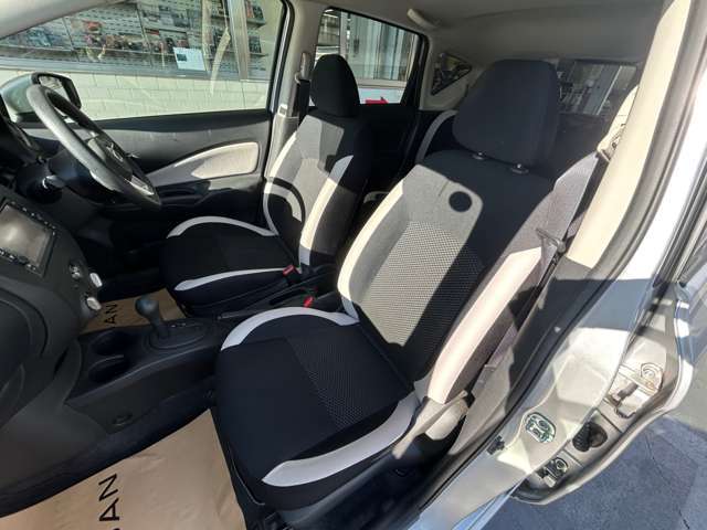 助手席シートも汚れ、へたり等ございません！