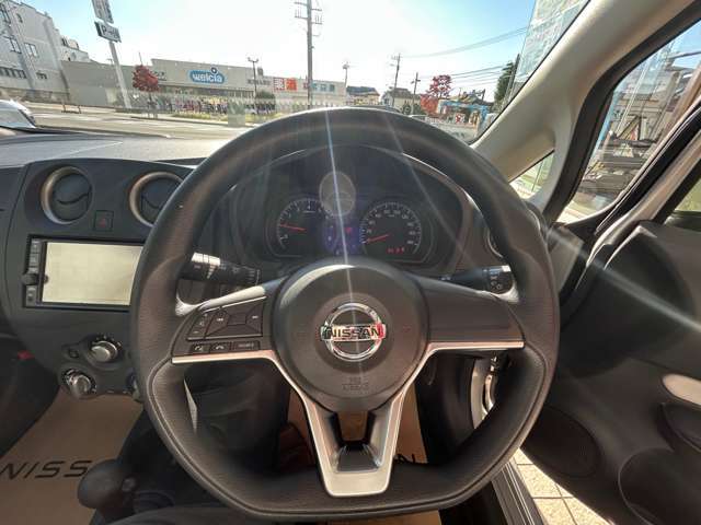 ハンドルは軽やかに回り　気持ちよく運転が出来ます。